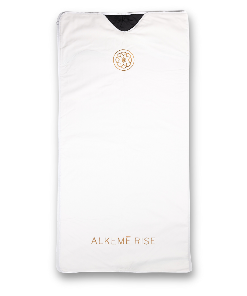 White Alkēme Rise infrared sauna blanket centered between wellness benefits like muscle recovery, detox, sleep, and mental clarity.
